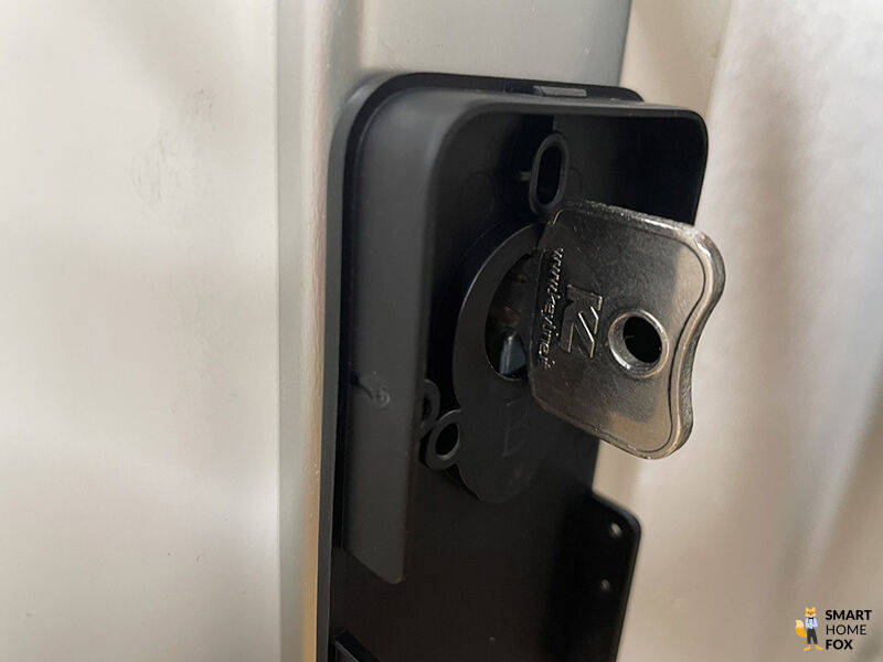 SwitchBot Lock wird auf den Schluessel gesetzt
